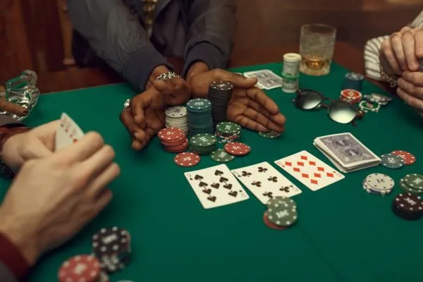 Chơi Tiến Lên Miền Nam Tại Nohu90 – Game Bài Đổi Thưởng Cao 3 game bài đổi thưởng cao